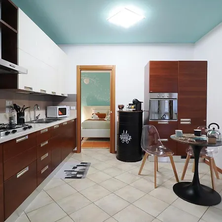 Emerald - Prestigious 5 Minutes By Car From Old Town *