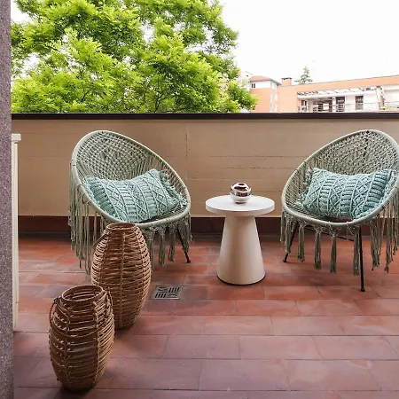 Daire Emerald - Prestigious 5 Minutes By Car From Old Town Bolonya