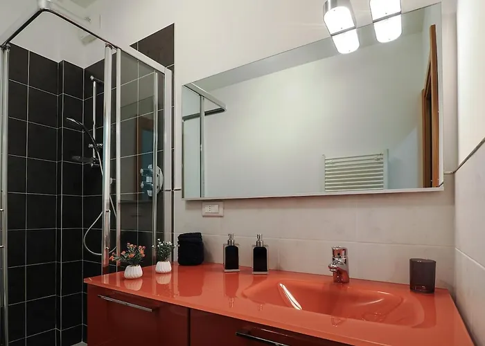 Emerald - Prestigious 5 Minutes By Car From Old Town بولونيا