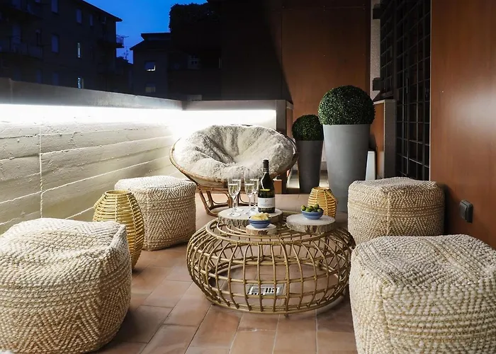 Emerald - Prestigious 5 Minutes By Car From Old Town Bologna