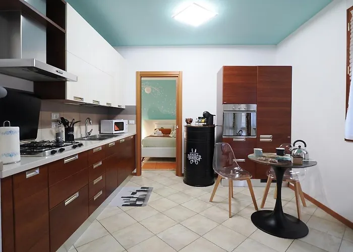 Emerald - Prestigious 5 Minutes By Car From Old Town *