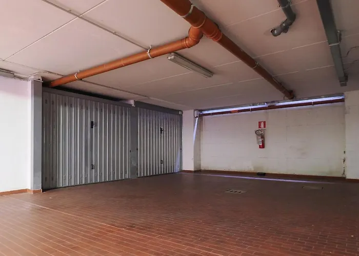 Emerald - Prestigious 5 Minutes By Car From Old Town דירה בולוניה