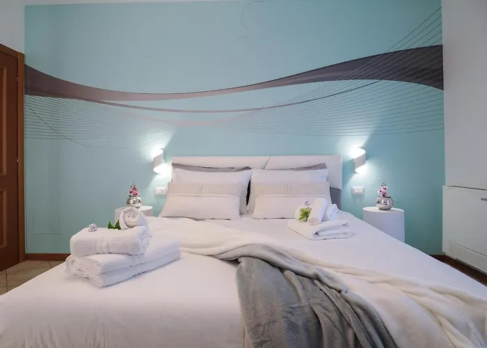 Emerald - Prestigious 5 Minutes By Car From Old Town *